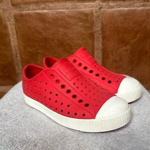 Kids boys girls Natives size 12 red Jefferson waterproof shoes